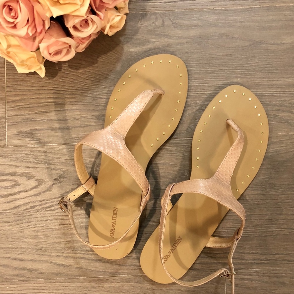 AVA & AIDEN NWOT Blush Embossed Leather Sandals